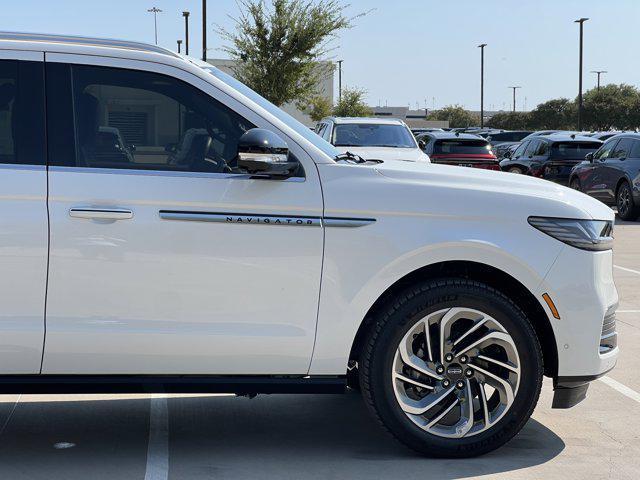 new 2025 Lincoln Navigator car, priced at $102,182