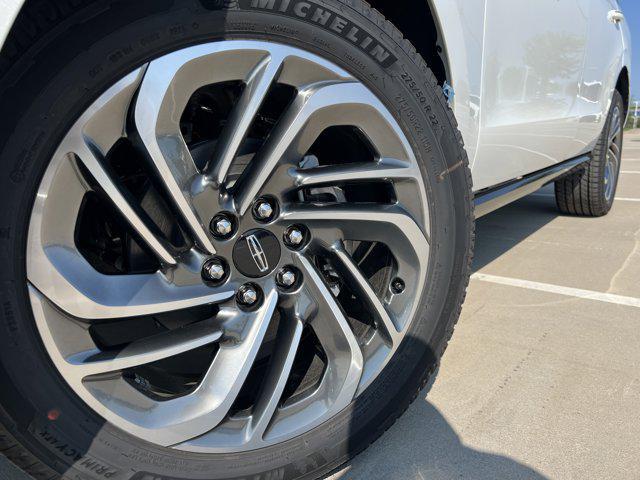 new 2025 Lincoln Navigator car, priced at $102,182