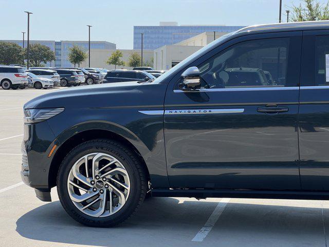 new 2025 Lincoln Navigator car, priced at $98,822