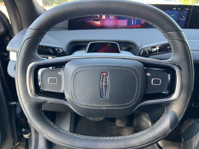 new 2025 Lincoln Navigator car, priced at $103,978