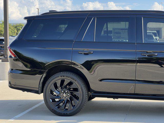 new 2025 Lincoln Navigator car, priced at $106,144