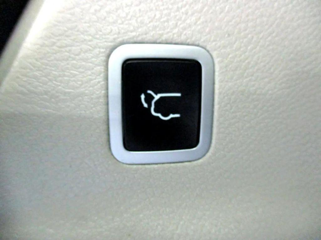 used 2019 Chrysler Pacifica car, priced at $18,500