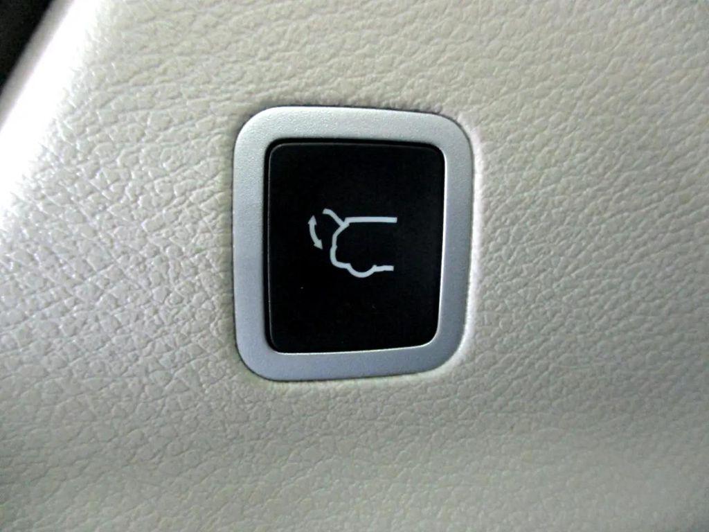 used 2023 Chrysler Pacifica car, priced at $27,500