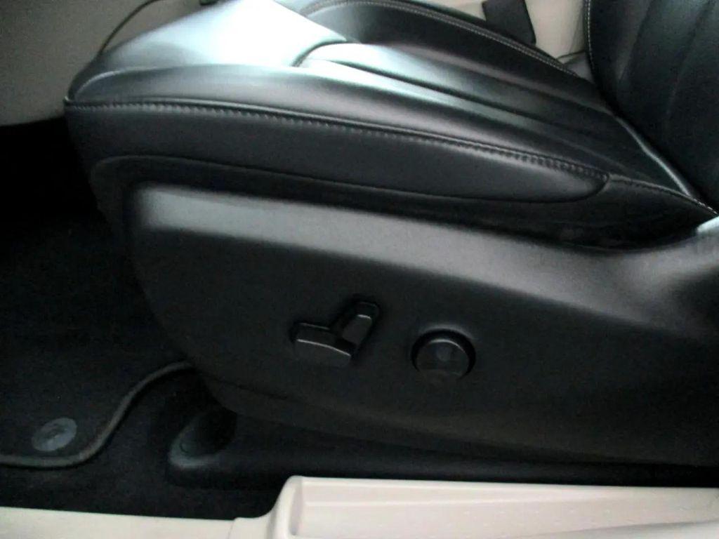used 2023 Chrysler Pacifica car, priced at $27,500