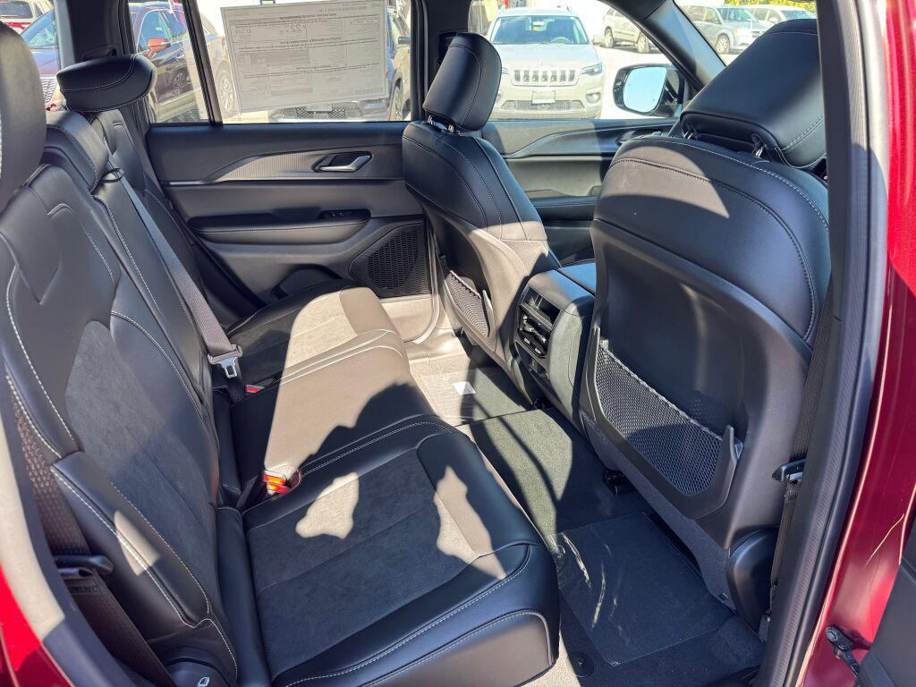 new 2025 Jeep Grand Cherokee car, priced at $48,375