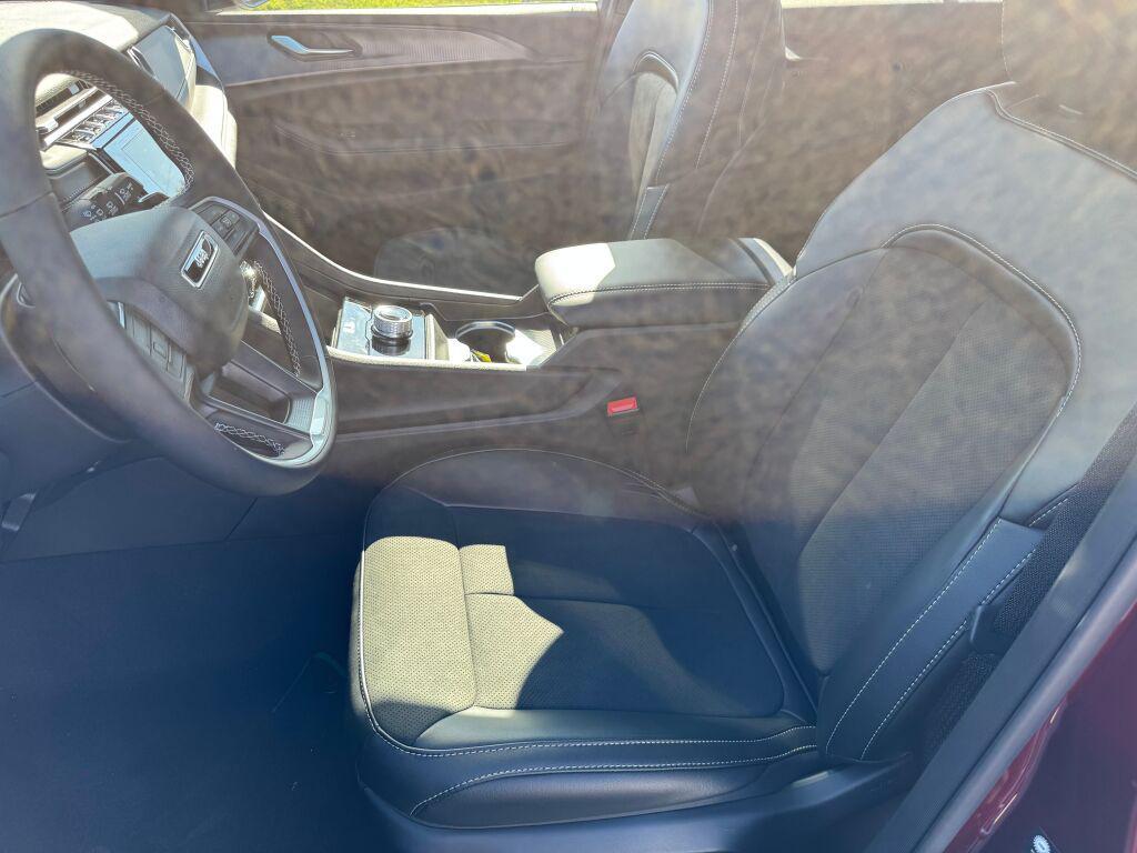 new 2025 Jeep Grand Cherokee car, priced at $48,375