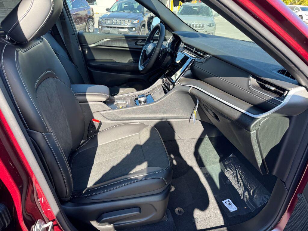 new 2025 Jeep Grand Cherokee car, priced at $48,375