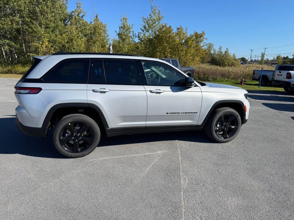 new 2025 Jeep Grand Cherokee car, priced at $48,375