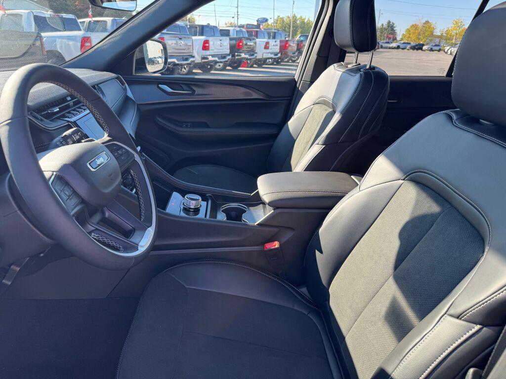 new 2025 Jeep Grand Cherokee car, priced at $48,375