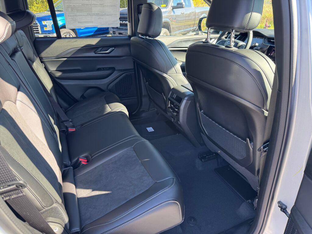 new 2025 Jeep Grand Cherokee car, priced at $48,375