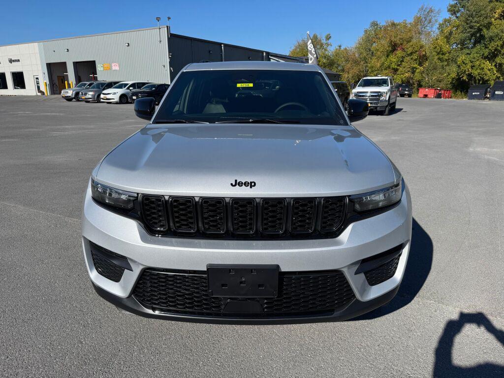 new 2025 Jeep Grand Cherokee car, priced at $48,375