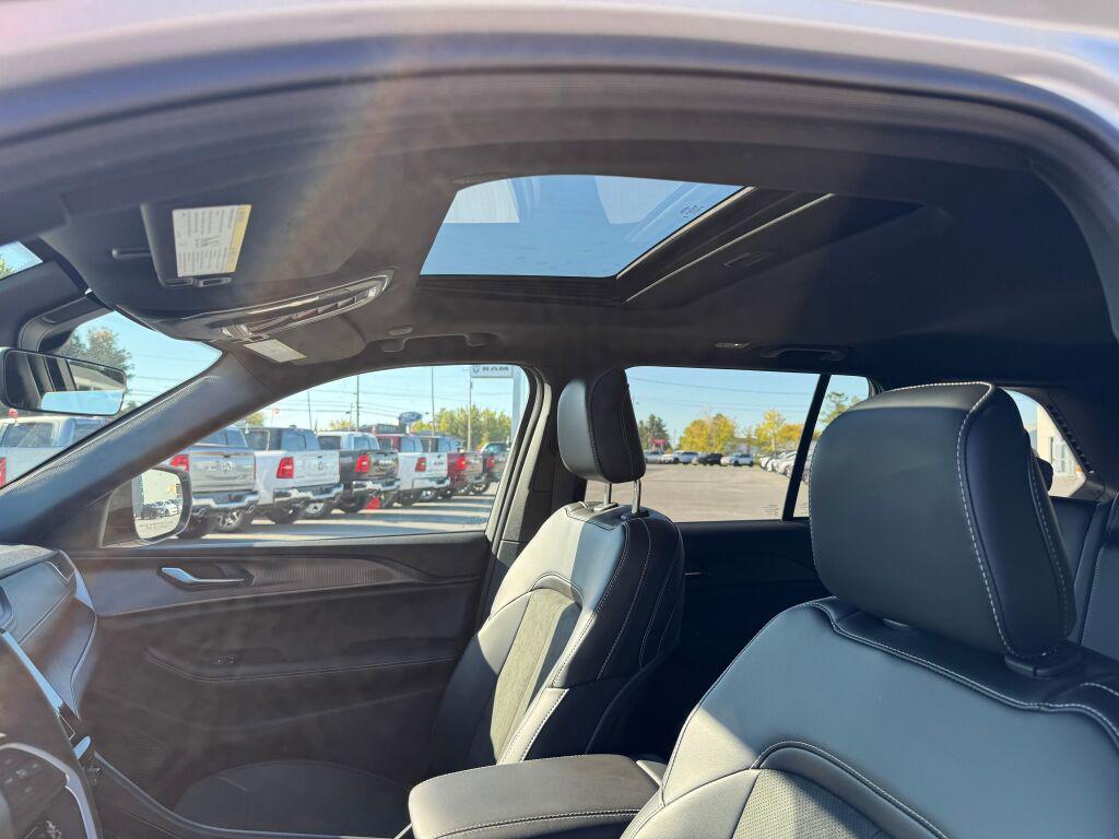 new 2025 Jeep Grand Cherokee car, priced at $48,375