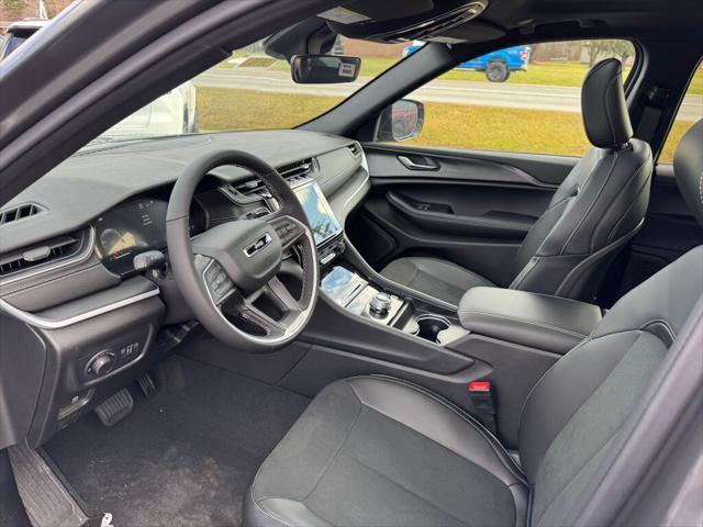 new 2025 Jeep Grand Cherokee car, priced at $48,175