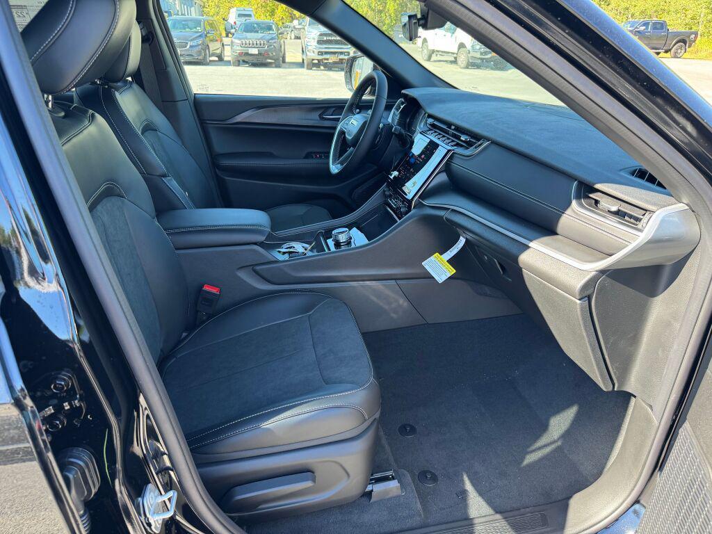 new 2025 Jeep Grand Cherokee car, priced at $48,375