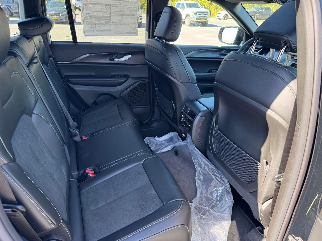 new 2025 Jeep Grand Cherokee car, priced at $48,375
