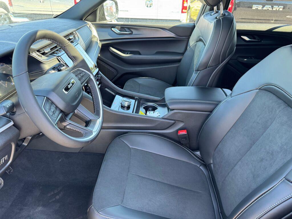 new 2025 Jeep Grand Cherokee car, priced at $48,375