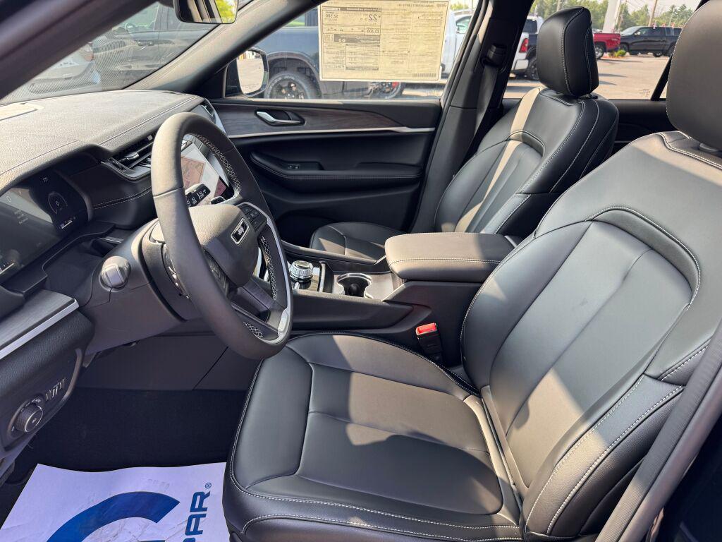 new 2025 Jeep Grand Cherokee car, priced at $52,735