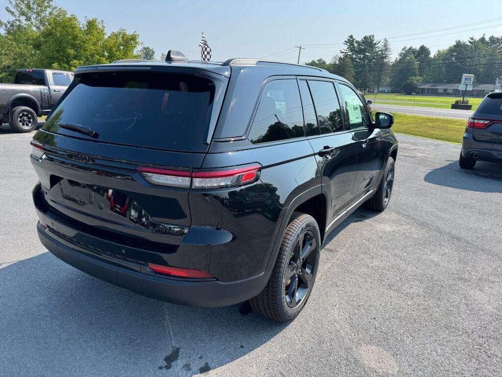 new 2025 Jeep Grand Cherokee car, priced at $52,735