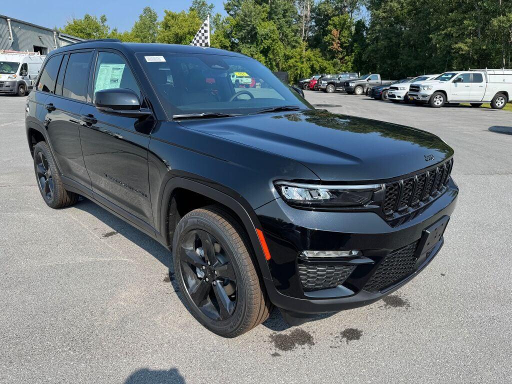 new 2025 Jeep Grand Cherokee car, priced at $52,735