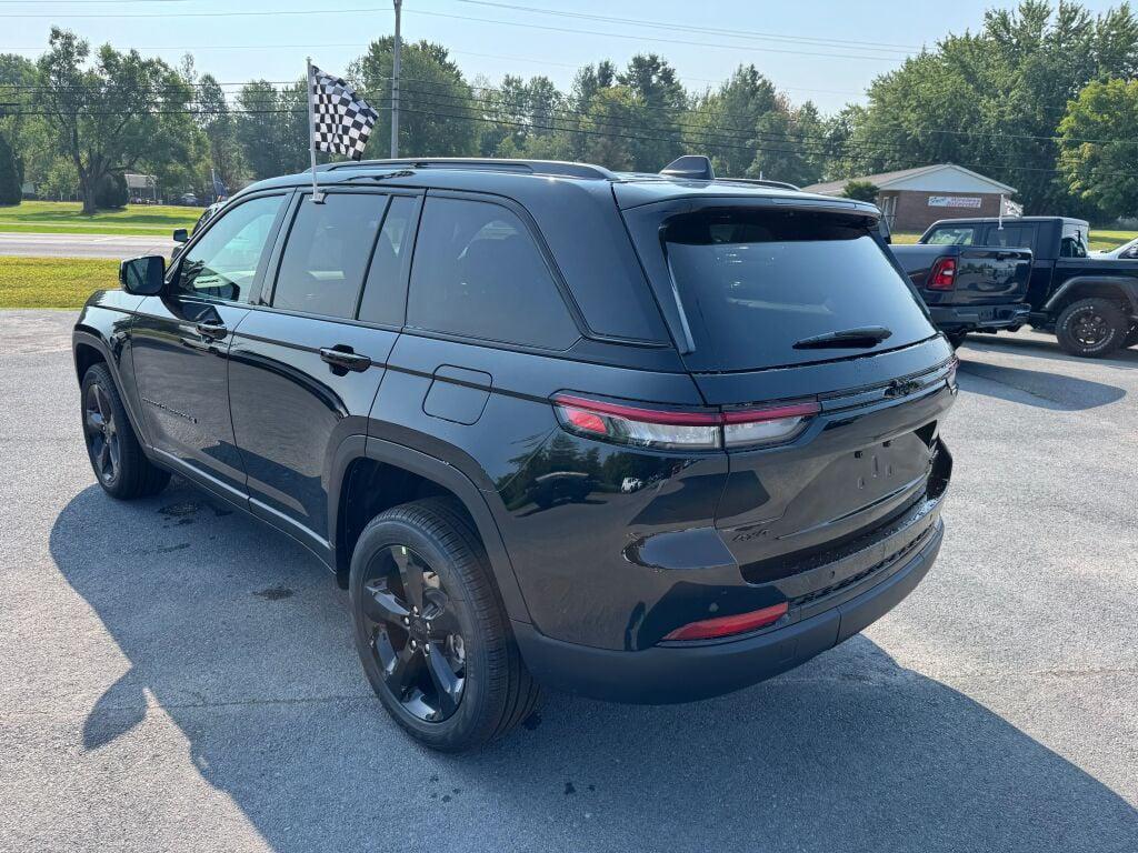new 2025 Jeep Grand Cherokee car, priced at $52,735