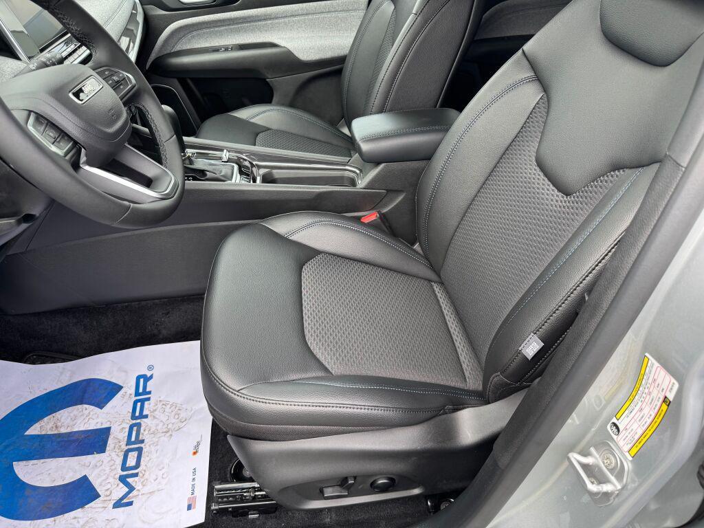 new 2025 Jeep Compass car, priced at $33,435