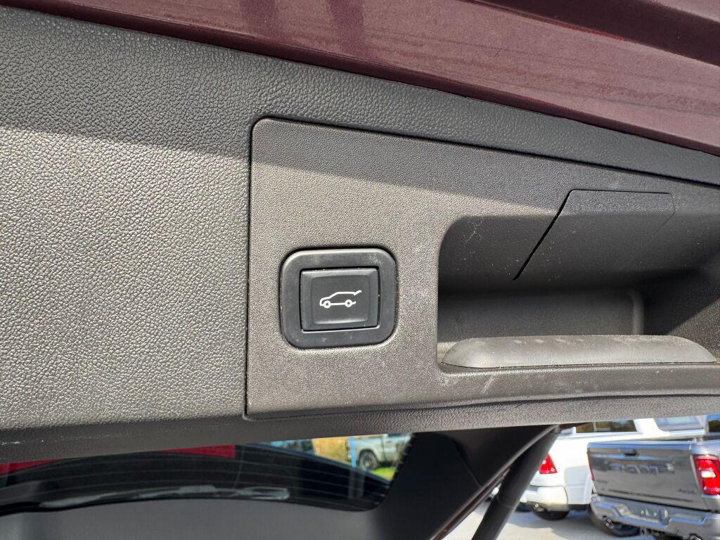 used 2022 Cadillac XT5 car, priced at $30,995