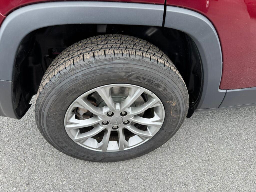 used 2021 Jeep Cherokee car, priced at $25,495