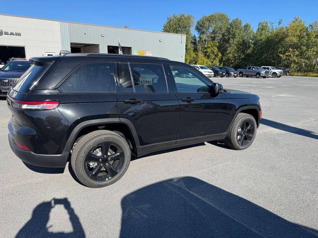new 2025 Jeep Grand Cherokee car, priced at $48,375