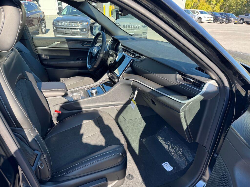 new 2025 Jeep Grand Cherokee car, priced at $48,375