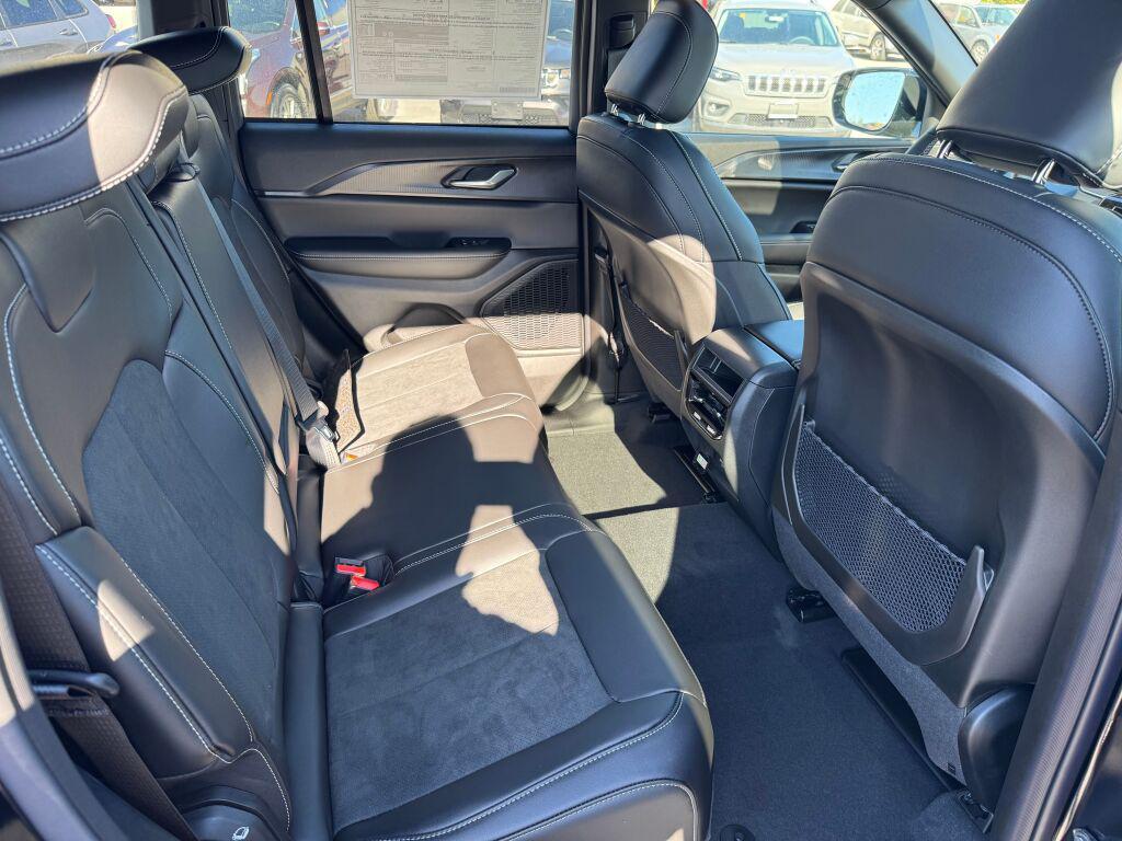 new 2025 Jeep Grand Cherokee car, priced at $48,375