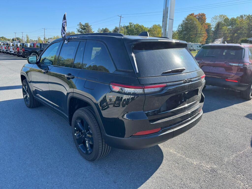 new 2025 Jeep Grand Cherokee car, priced at $48,375
