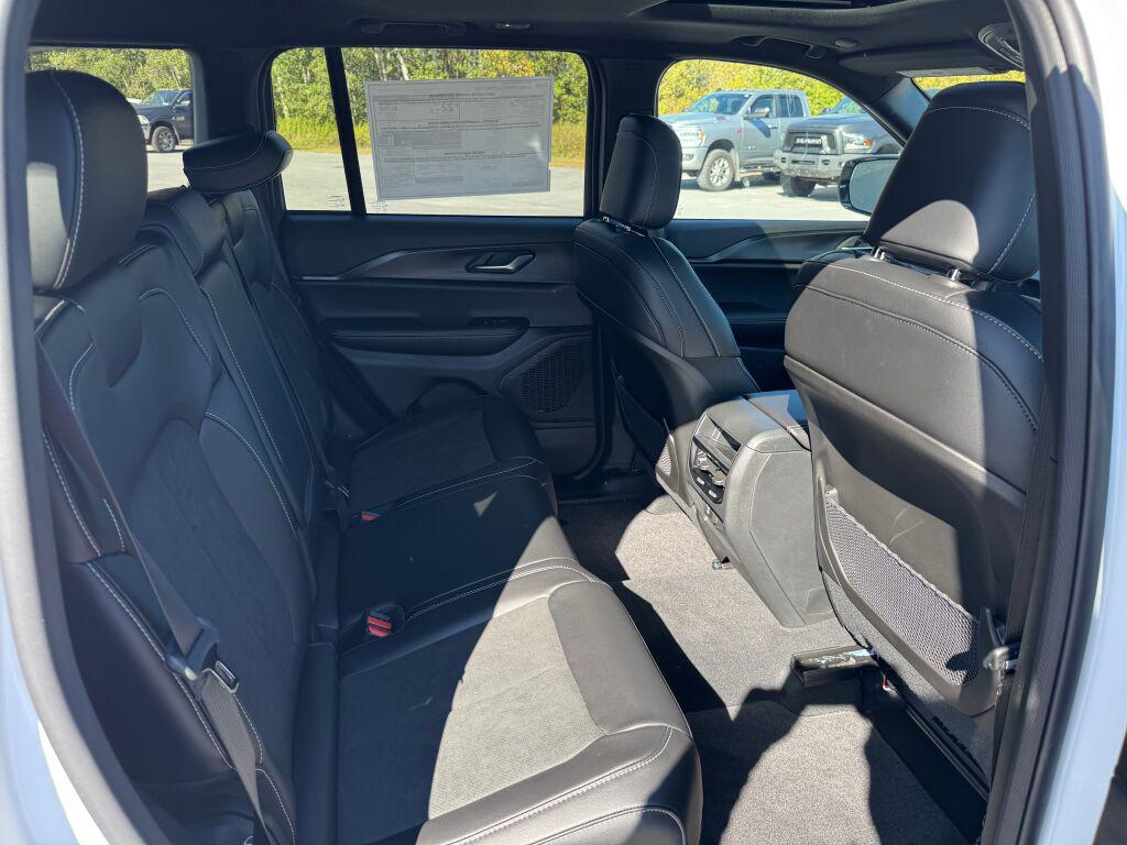 new 2025 Jeep Grand Cherokee car, priced at $47,780