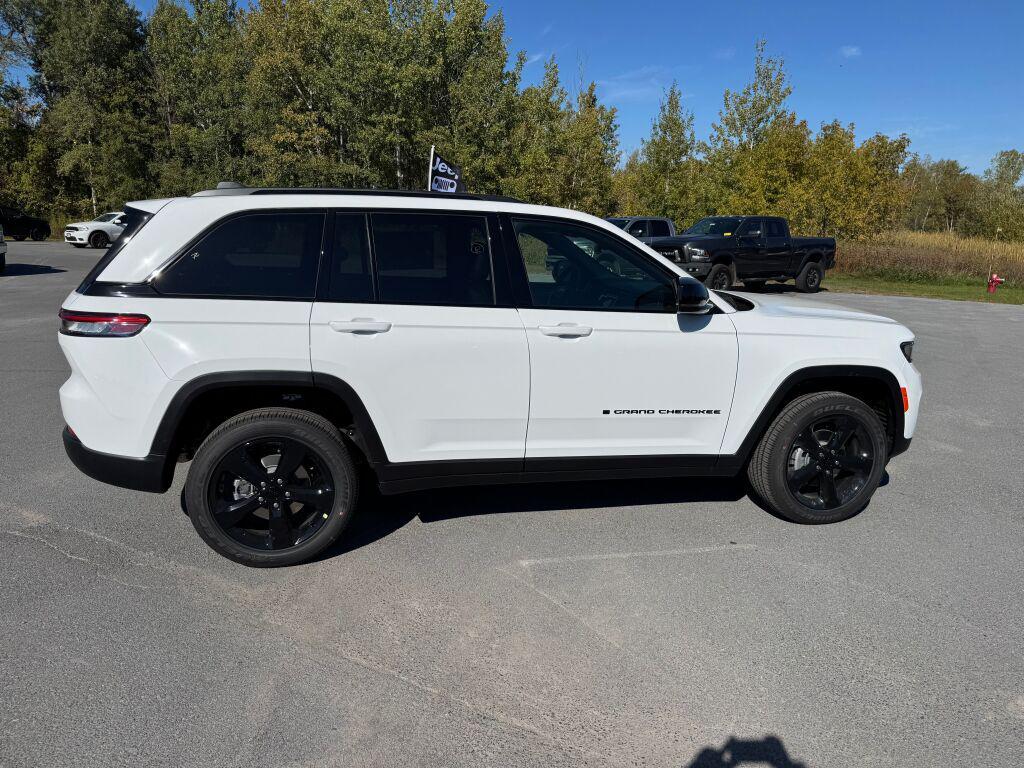new 2025 Jeep Grand Cherokee car, priced at $47,780
