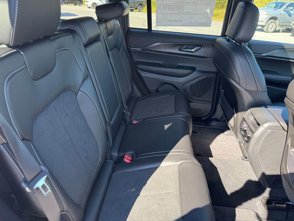 new 2025 Jeep Grand Cherokee car, priced at $47,780