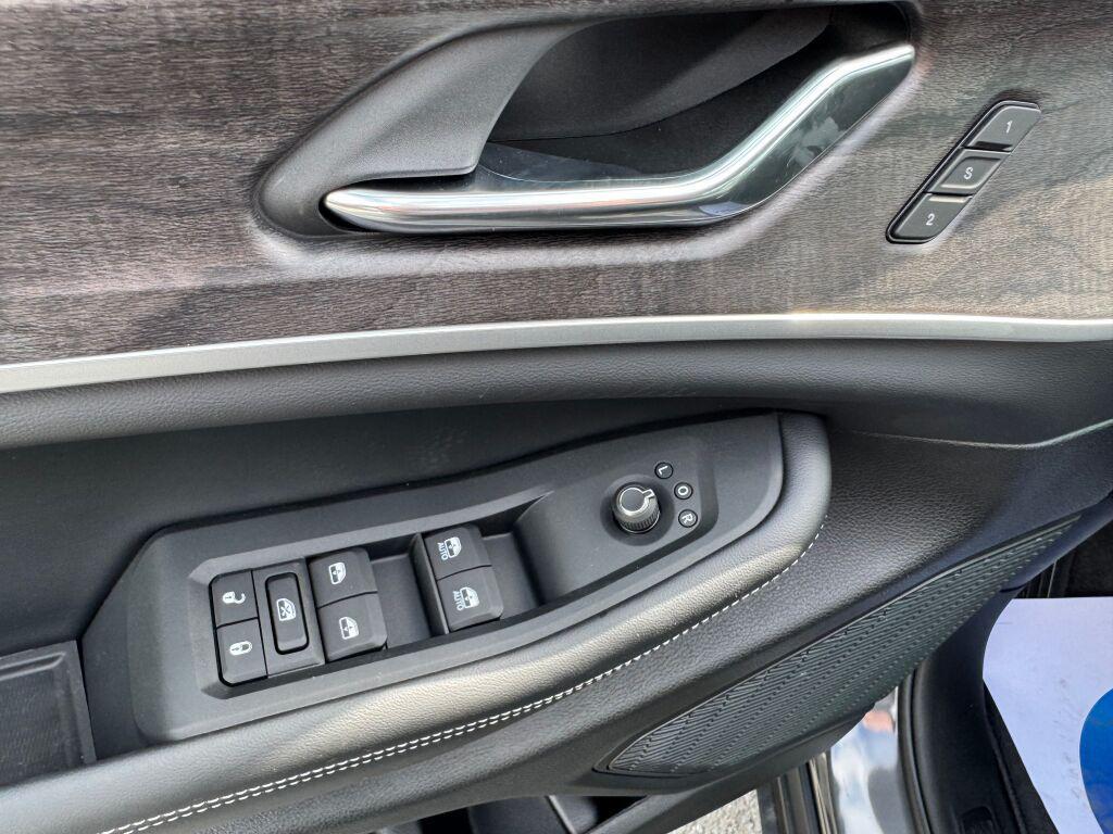 new 2025 Jeep Grand Cherokee car, priced at $52,735