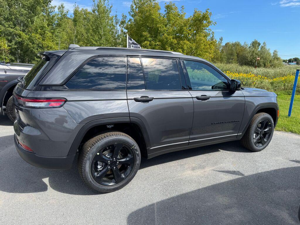 new 2025 Jeep Grand Cherokee car, priced at $52,735