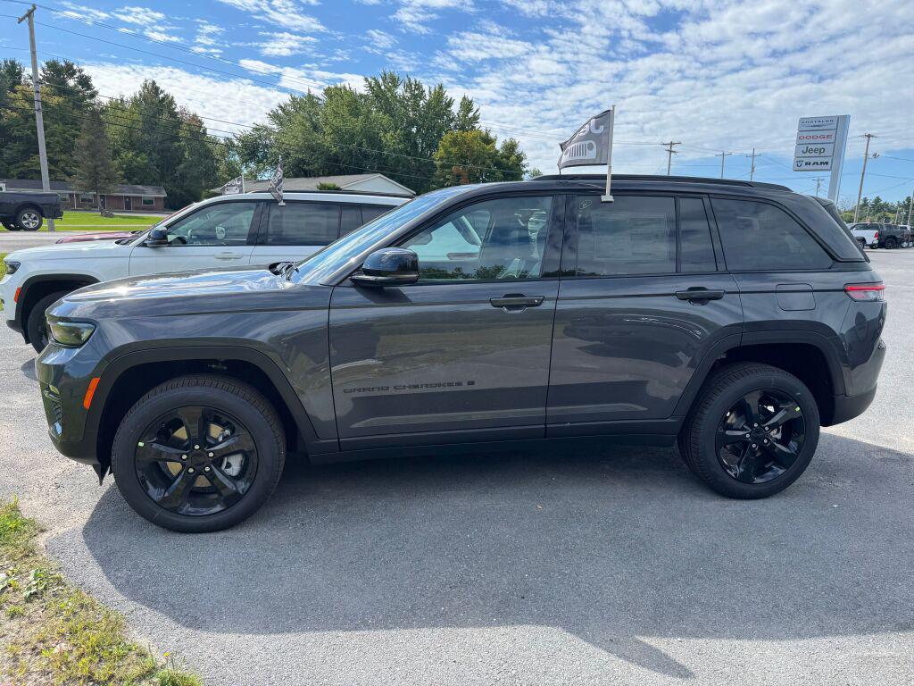 new 2025 Jeep Grand Cherokee car, priced at $52,735
