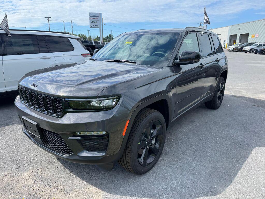 new 2025 Jeep Grand Cherokee car, priced at $52,735