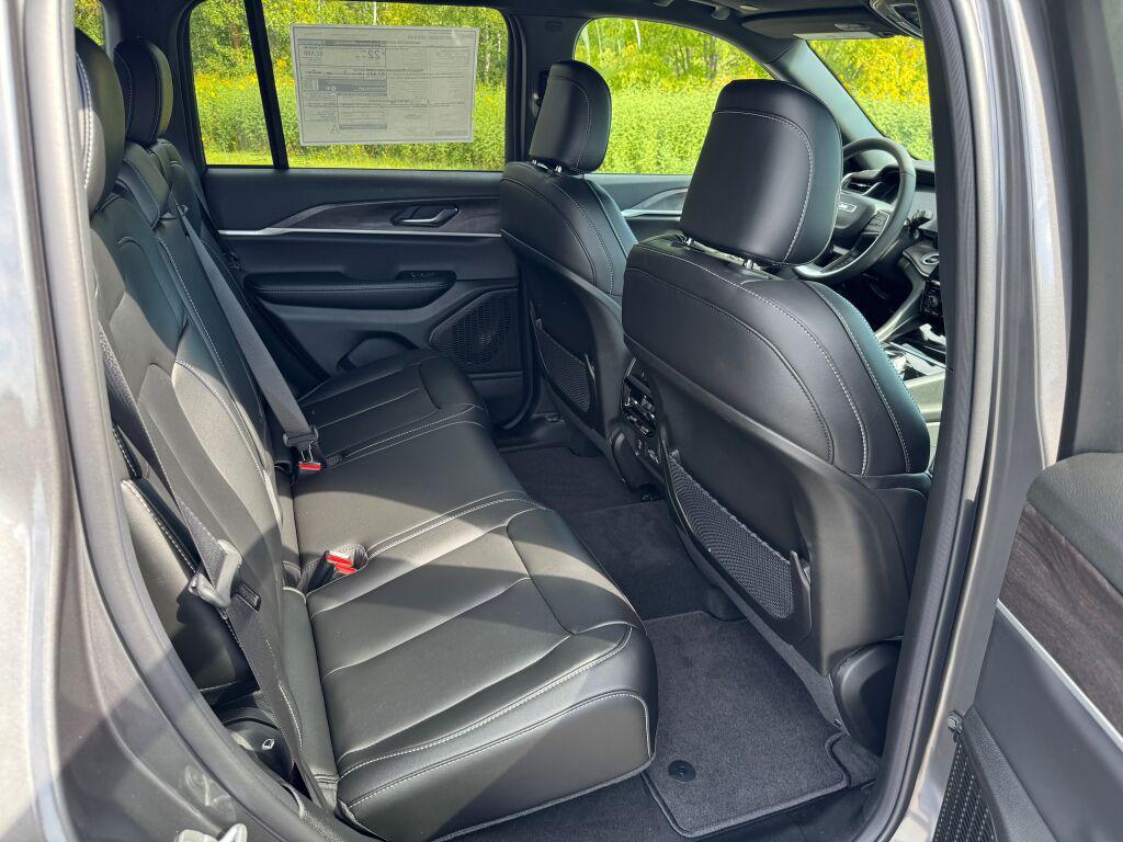 new 2025 Jeep Grand Cherokee car, priced at $52,735