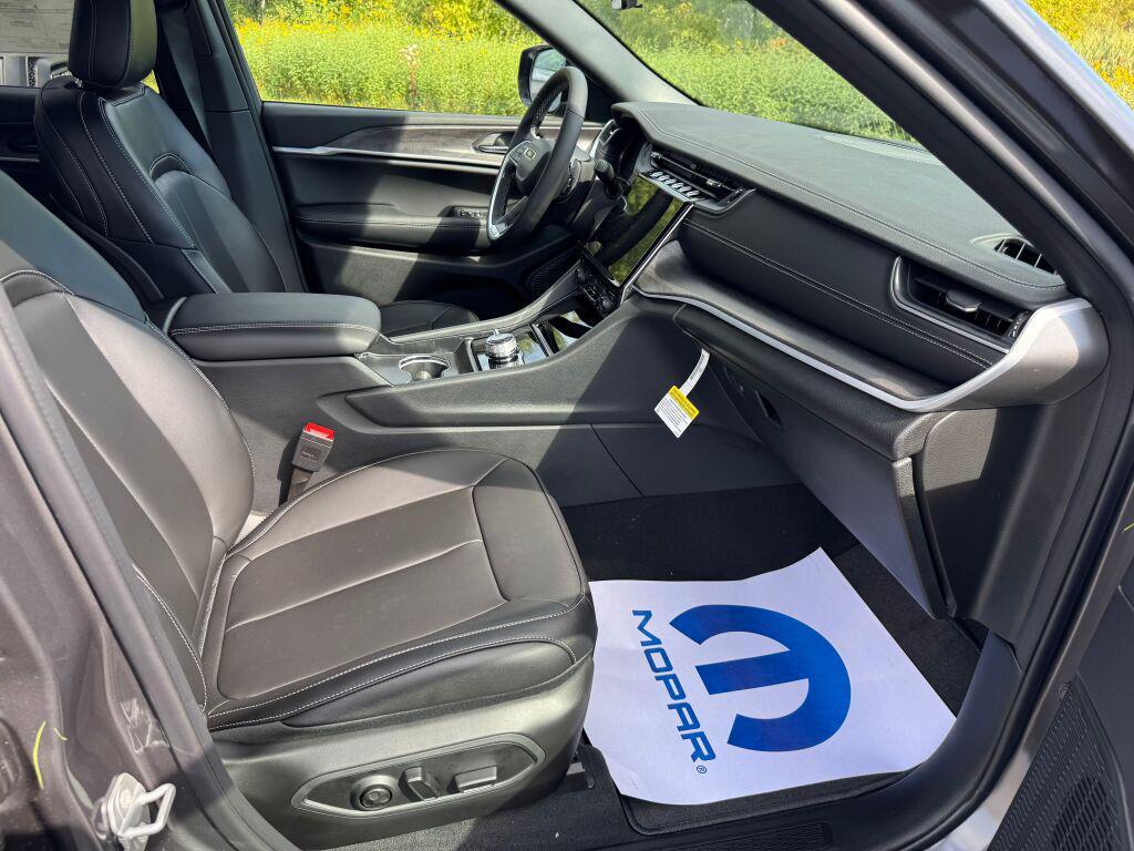 new 2025 Jeep Grand Cherokee car, priced at $52,735