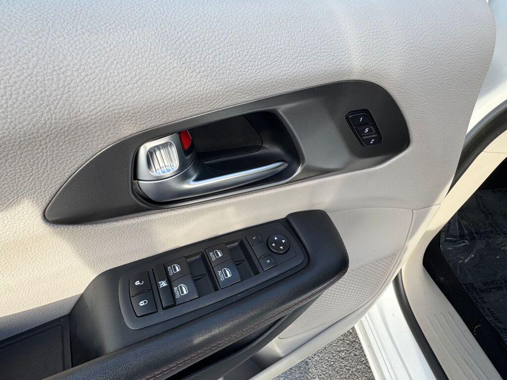 used 2020 Chrysler Pacifica car, priced at $23,995