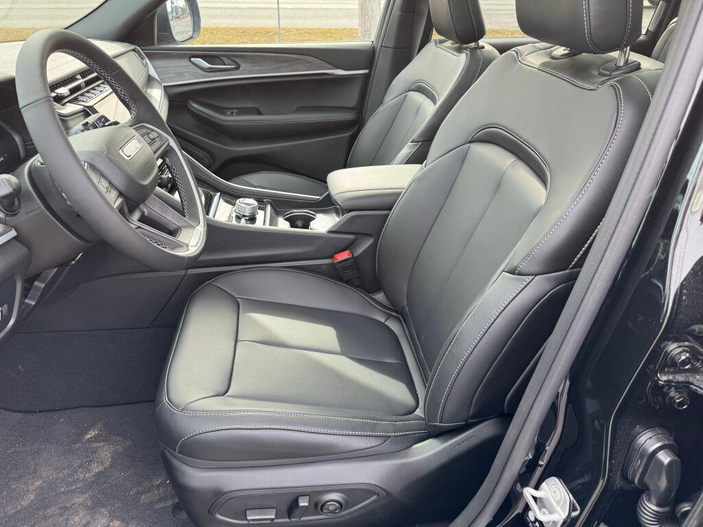 new 2025 Jeep Grand Cherokee L car, priced at $55,385