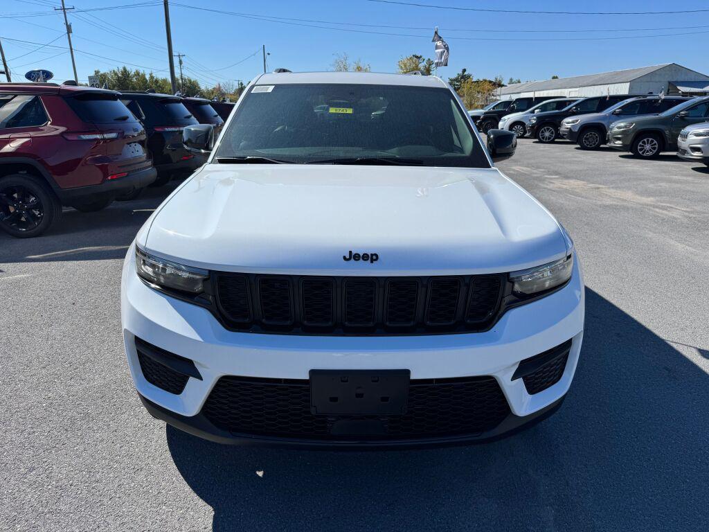 new 2025 Jeep Grand Cherokee car, priced at $47,780