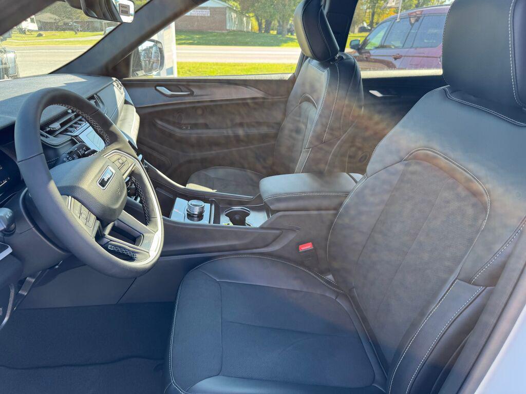 new 2025 Jeep Grand Cherokee car, priced at $47,780