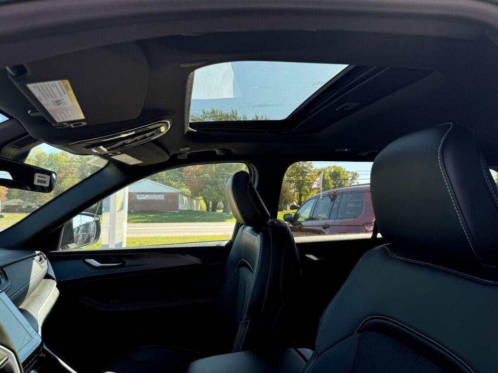 new 2025 Jeep Grand Cherokee car, priced at $47,780