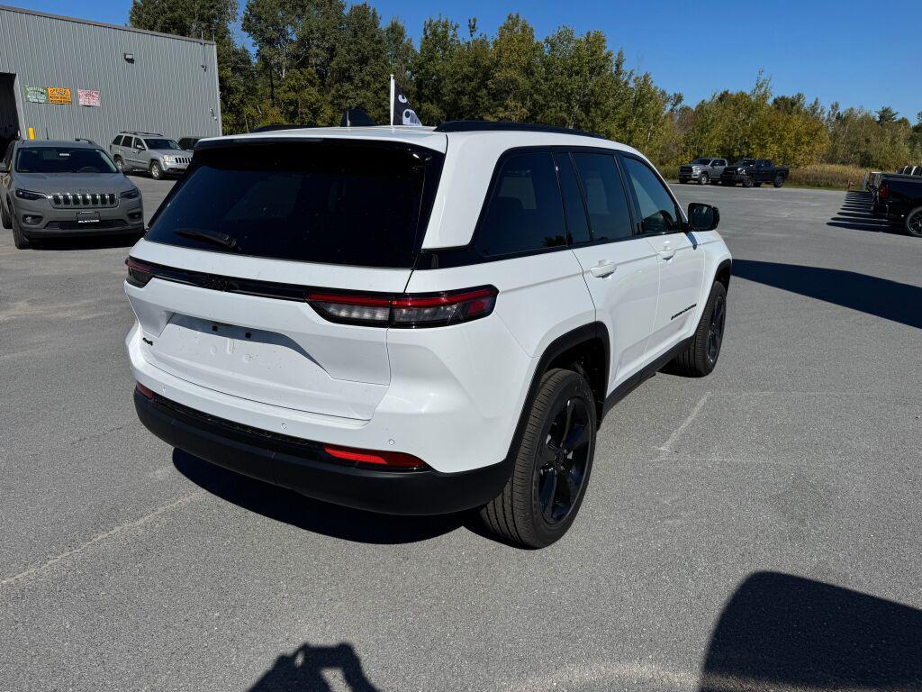 new 2025 Jeep Grand Cherokee car, priced at $47,780