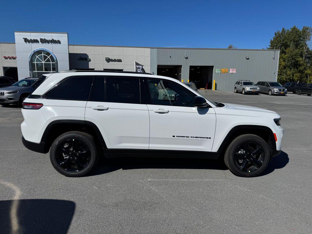new 2025 Jeep Grand Cherokee car, priced at $47,780