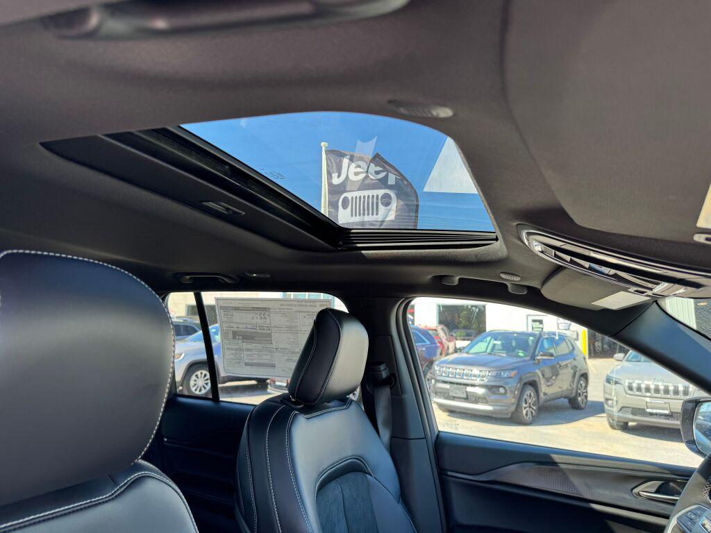 new 2025 Jeep Grand Cherokee car, priced at $47,780