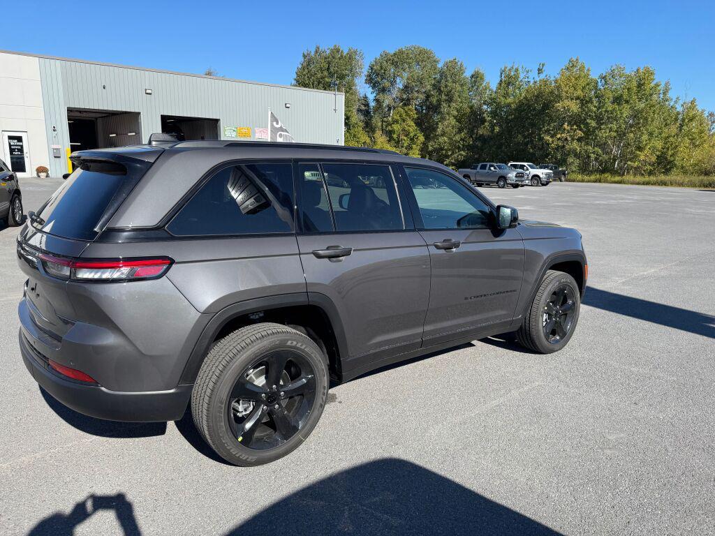 new 2025 Jeep Grand Cherokee car, priced at $48,375