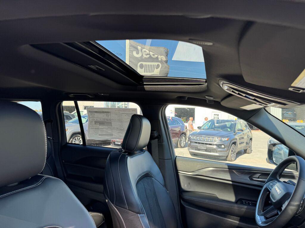 new 2025 Jeep Grand Cherokee car, priced at $48,375